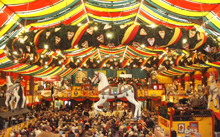 Oktoberfest Festzelt in München - Bierzelte der Wiesn Wirte